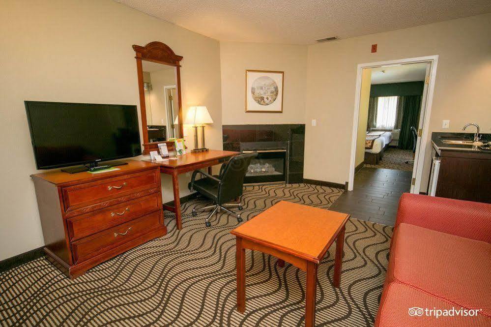 La Quinta Inn By Wyndham Sandusky Near Cedar Point Eksteriør billede