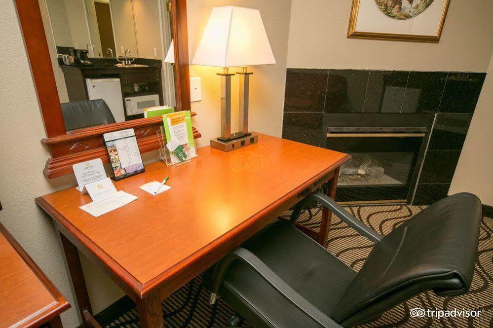 La Quinta Inn By Wyndham Sandusky Near Cedar Point Eksteriør billede